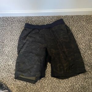 Men’s lululemon short with liner